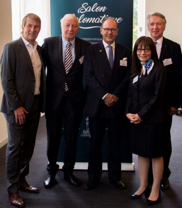 v.l.n.r. Honorarkonsul Dr. Jürgen Kütemeyer, Prof. Dr. Achim Weizel, S.E. Rupert Thomas Holborow, Cathrine Tlapek, Johann W. Wagner
