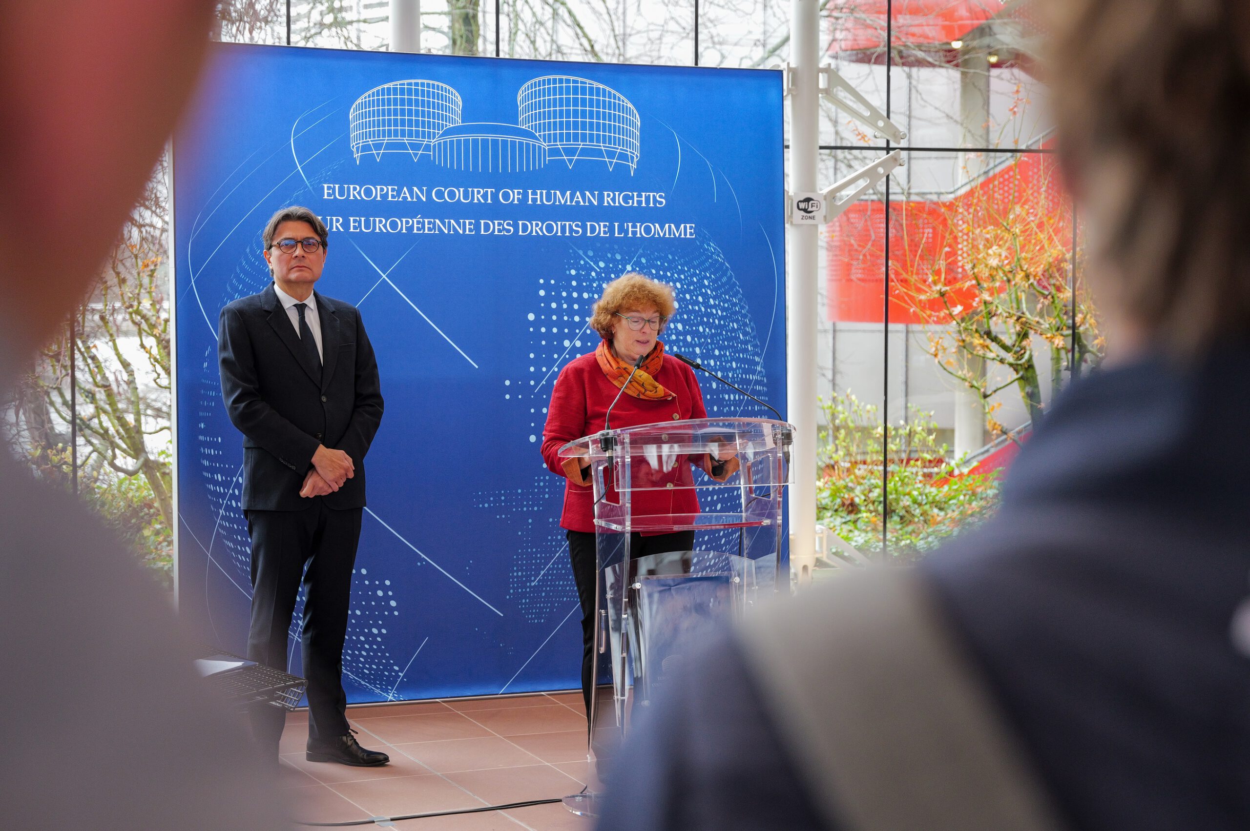 Paperbomb in Straßburg-2